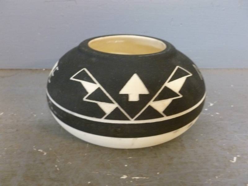 lot 85 image: Native American Item