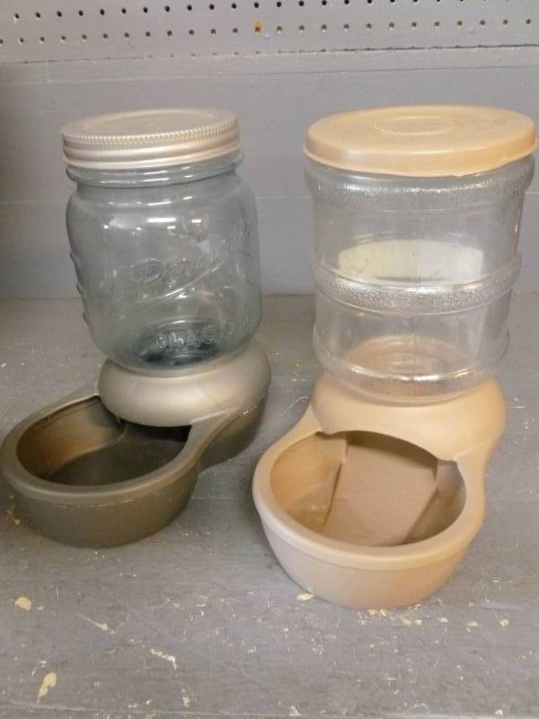 lot 98 image: Dog Feeders