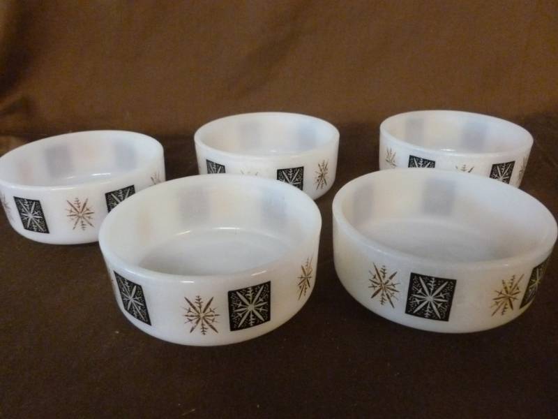 lot 99 image: Vintage Federal Glass