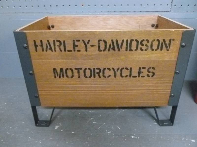 lot 100 image: Harley Davidson Collectible