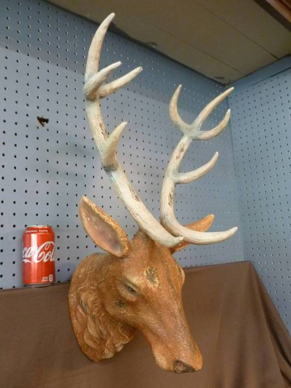 lot 105 image: Deer Mount Decoration
