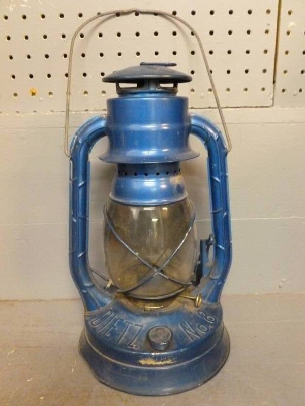 lot 107 image: Dietz Barn Lantern