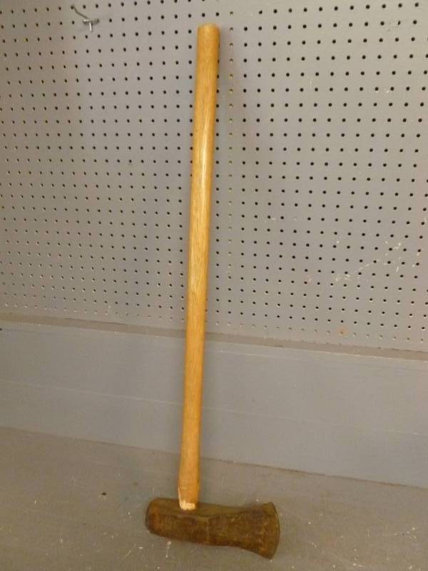 lot 123 image: Splitting Maul