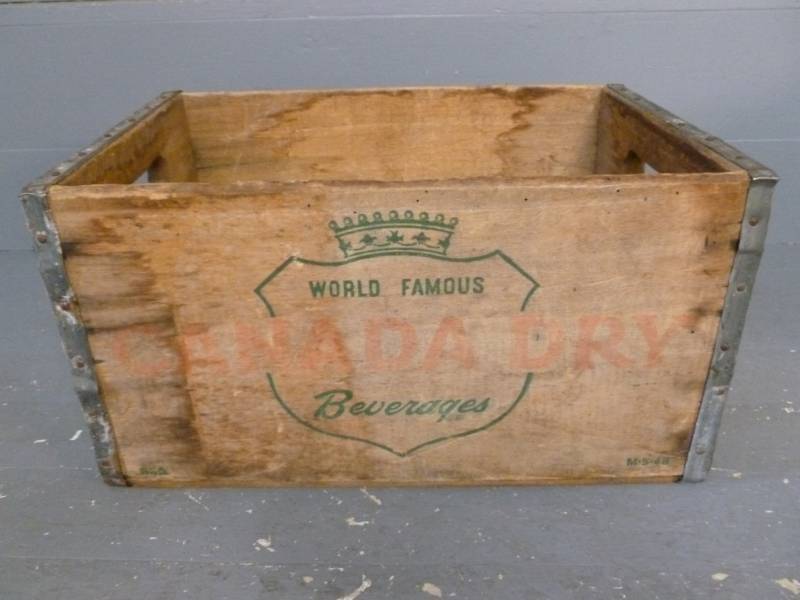 lot 151 image: Vintage Wooden Box