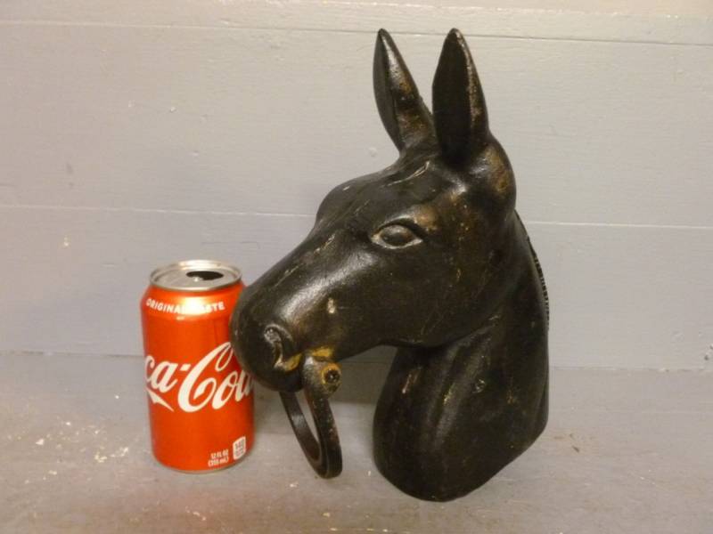 lot 165 image: Cast Iron Hitchin Post