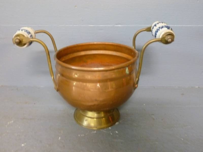 lot 181 image: Vintage Copper Pot