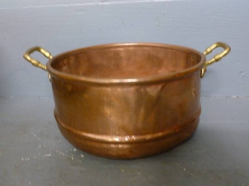 lot 200 image: Copper Decoration
