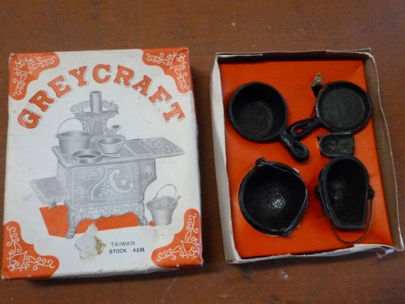 lot 218 image: Vintage Cast Iron