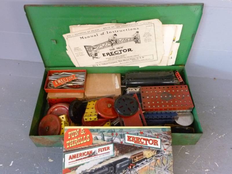 lot 221 image: Vintage Erector Set