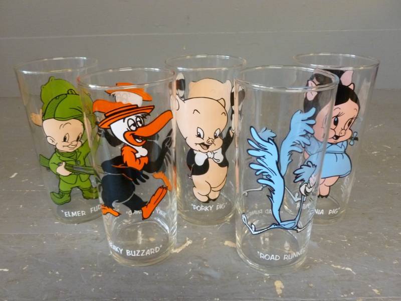 lot 250 image: Vintage Glasses