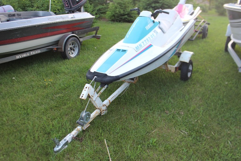 lot 2512 image: 1993 Yamaha Waverunner 500cc Jet Ski w Trailer
