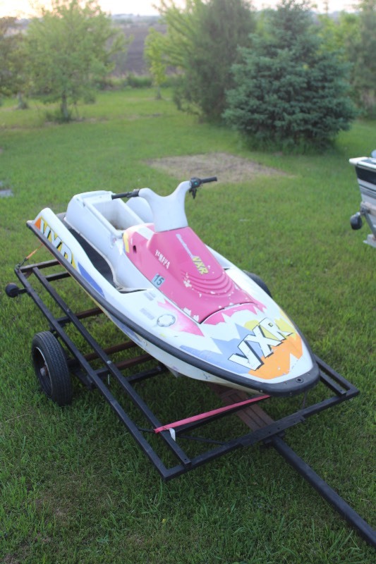 lot 2513 image: 1993 Yamaha VXR 650cc w Trailer