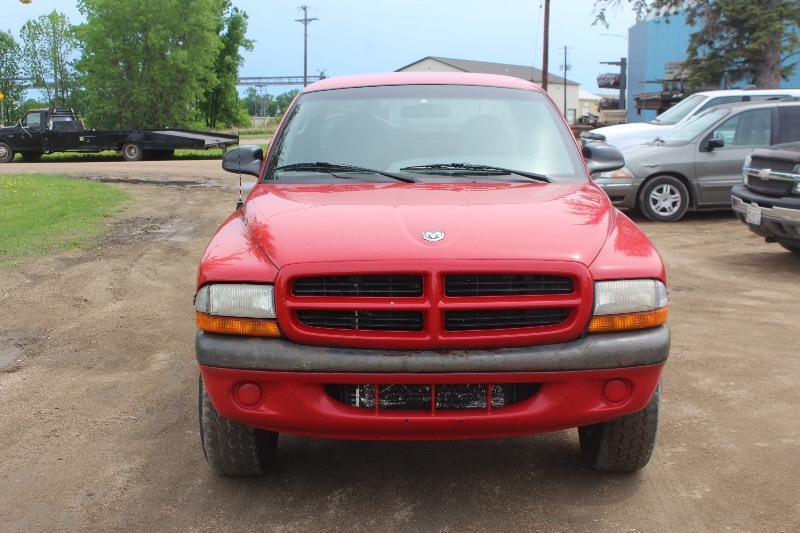 lot 2528 image: 1998 Dodge Dakota Sport 4X4 Extended Cab
