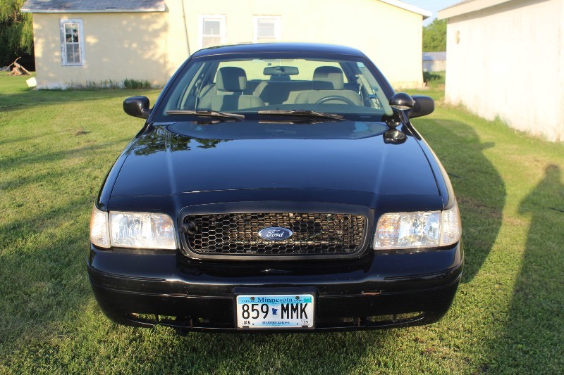 lot 2525 image: 2010 Ford Crown Victoria - Police Interceptor - One of the Nicer Ones -