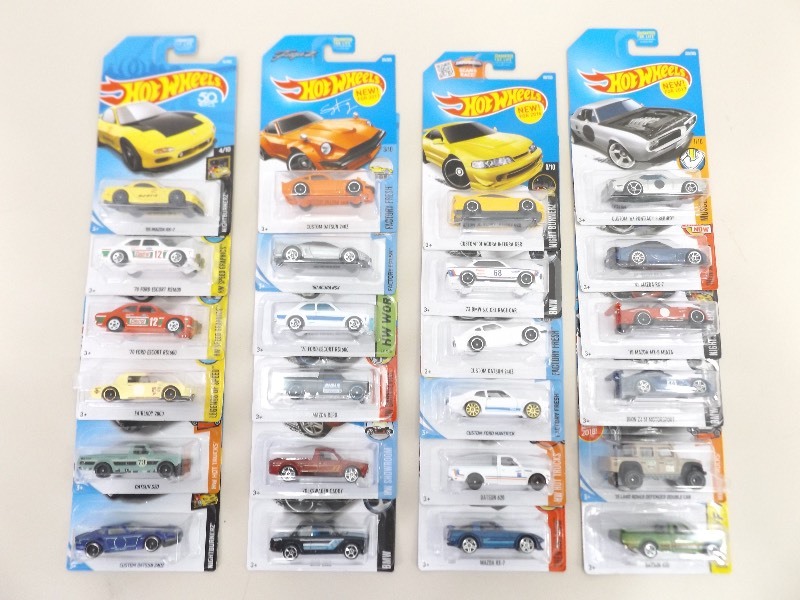 lot 5 image: 24 Hot Wheels Sports Cars