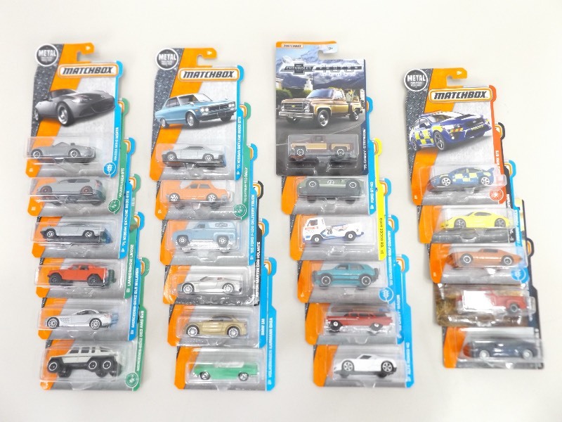 lot 7 image: 23 Matchbox Cars