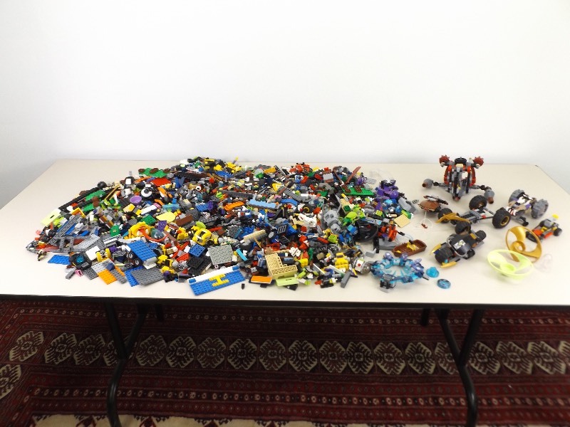 lot 12 image: Large Lot of Legos