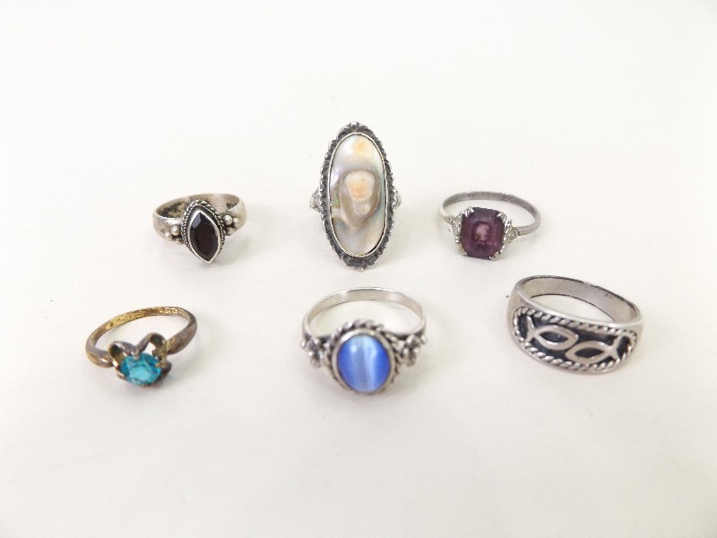 lot 37 image: 6 Sterling Silver Rings