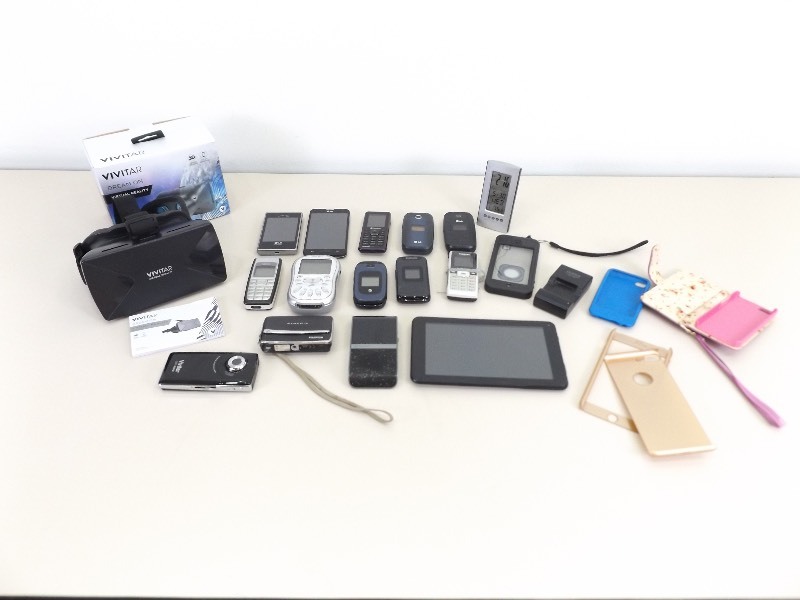 lot 48 image: Lot of Virtual Reality Headset, Cell Phones, Tablets, etc. 