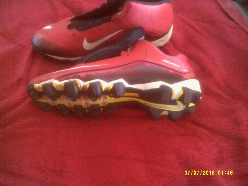 SZ 8 NIKI YOUTH SPORTS CLEATS