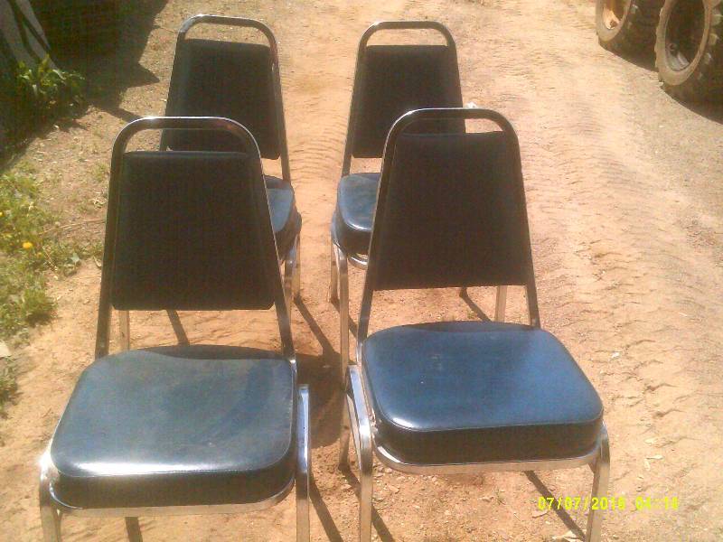 4 METAL UPHOLSTERED CHAIRS