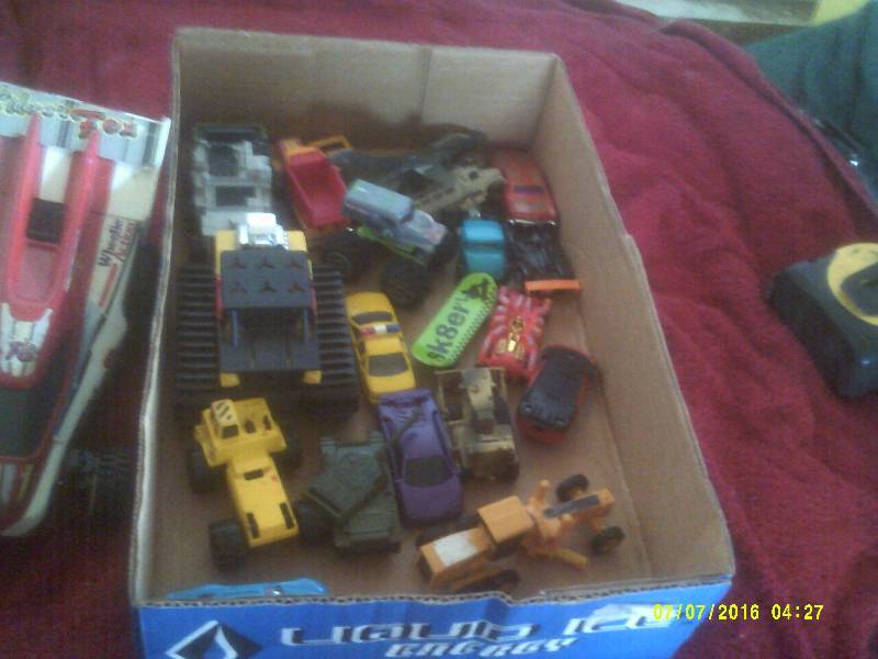 COLLECTIBLE CARS AND TRUCKS