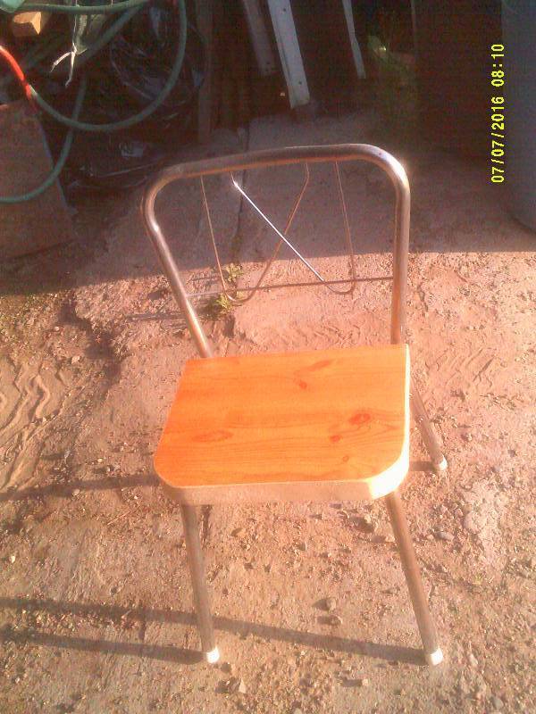 VINTAGE CHILDS CHAIR