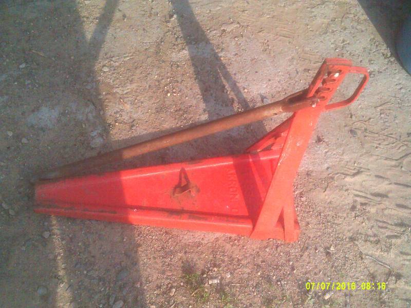 STEEL TIRE BEAD BREAKER