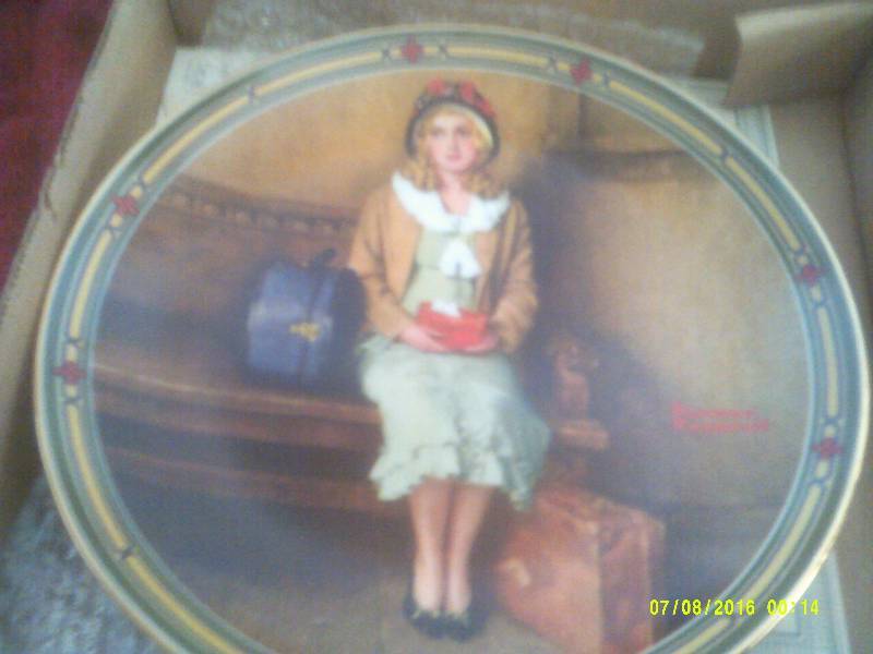 3 VINTAGE COLLECTOR PLATES