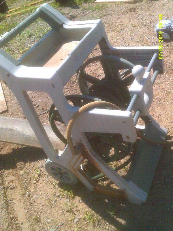 HOSE REEL ON WHEELS WITH TRAY
