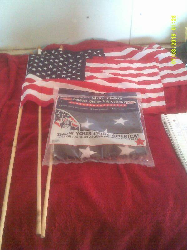 4 AMERICAN FLAGS