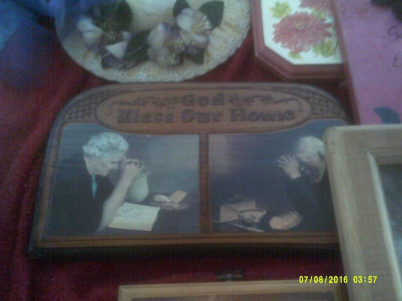 VINTAGE WALL HANGINGS