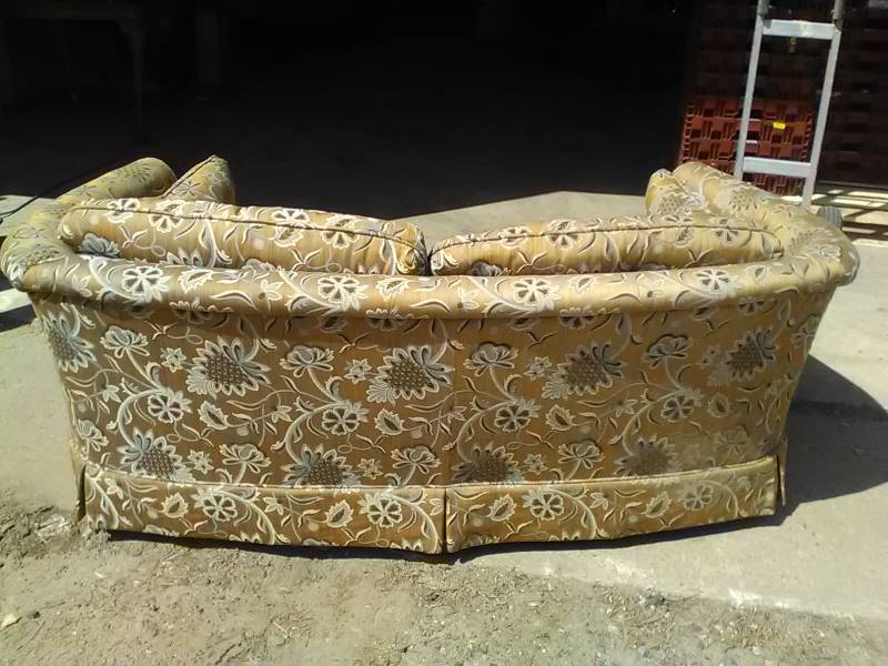 lot 1 image: ETHAN ALLEN SOFA