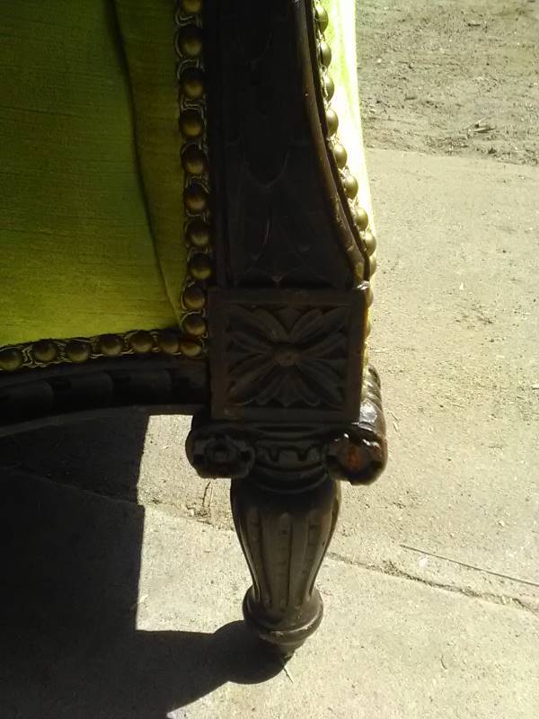 lot 7 image: ANTIQUE CHAIR