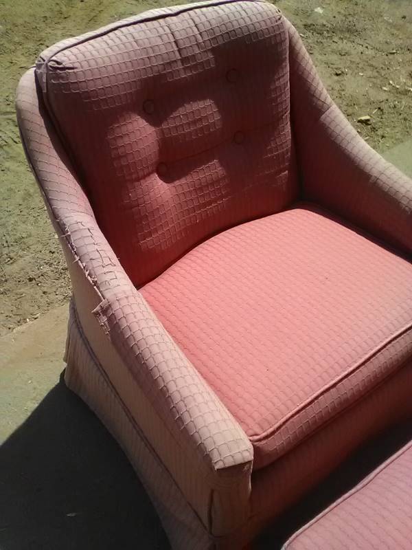 lot 8 image: CHAIR