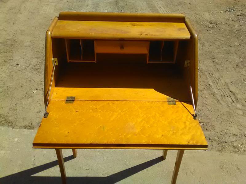 lot 11 image: ANTIQUE WRITING DESK, PANTON COMPANY