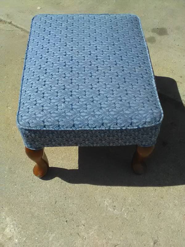 lot 13 image: FOOT STOOL
