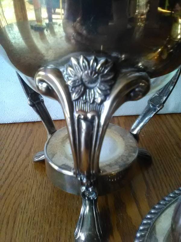 lot 29 image: SERVING SET