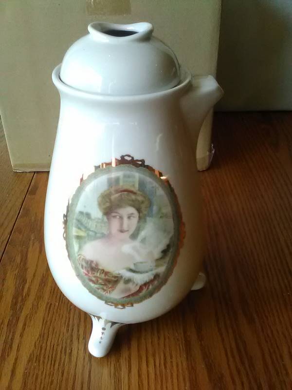 lot 34 image: TEAPOT