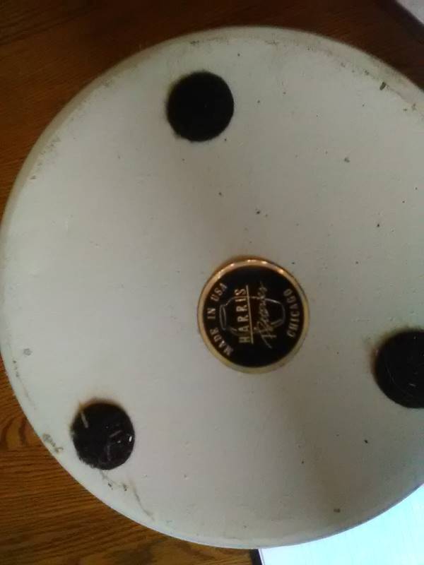 lot 44 image: EXTRA LAGRE HARRIS POTTERS VASE