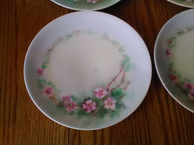 lot 58 image: COLLECTIBLE GLASS