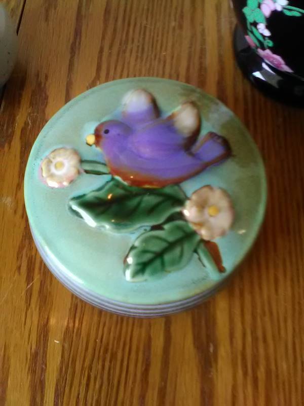 lot 64 image: COLLECTIBLE GLASS