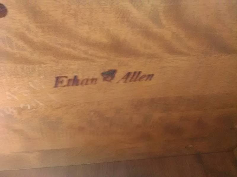 lot 98 image: ETHAN ALLEN CORNER TABLE