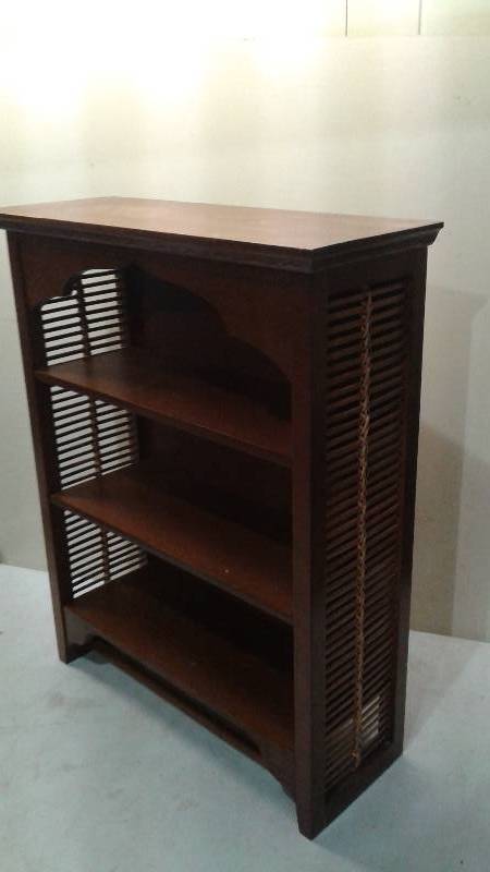 lot 21 image: Small Hanging Shelf, Used