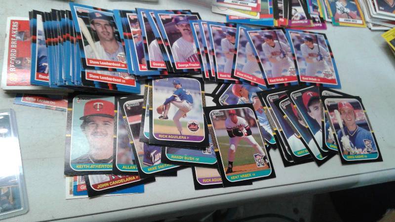 lot 34 image: Lot Of Baseball Cards, Mostly Minnesota Twins Baseball Cards, A Couple Other Sports