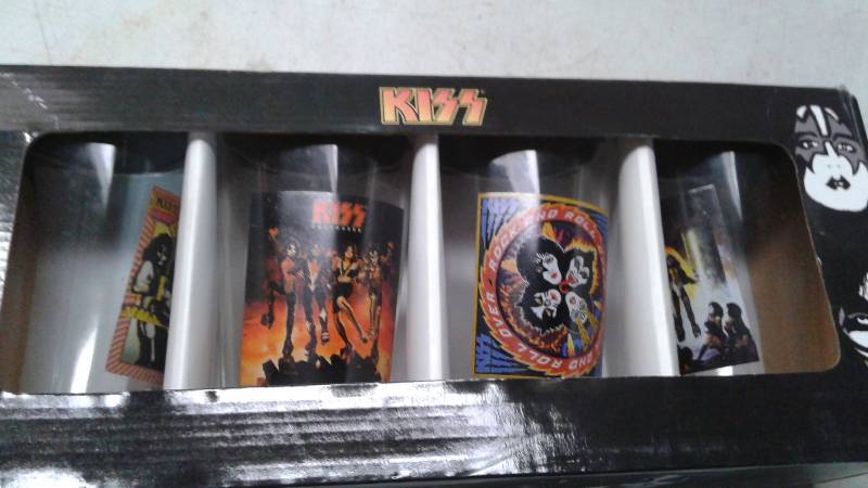 lot 38 image: Set Of KISS Drinking Glasses