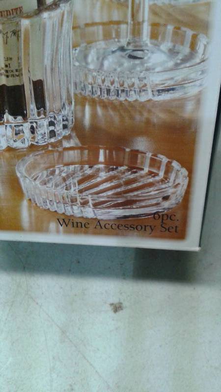 lot 42 image: Crystal Clear Alexandria Wine Accessory Set
