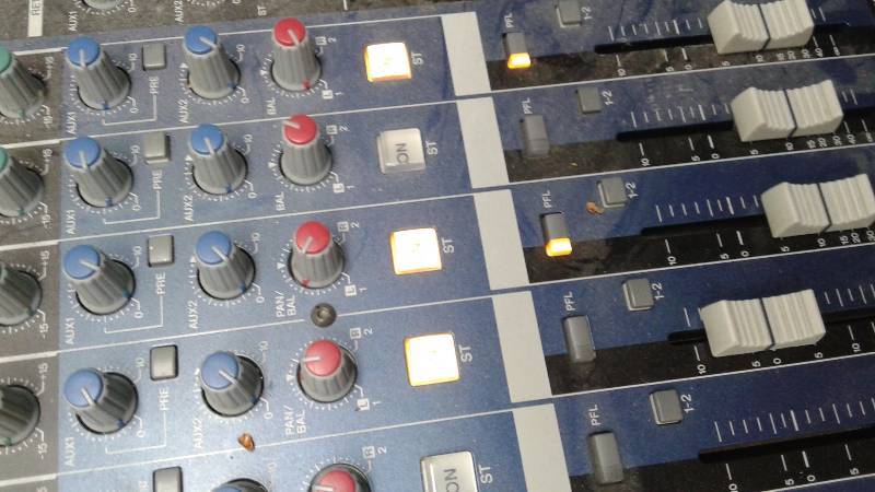 lot 52 image: Yamaha MG124 Mixing Board Console, Used, Briefly Tested, Powered On