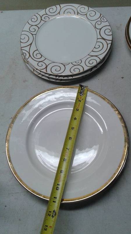 lot 56 image: Lot Of Pier 1 Gold Trim Dinner Plates
