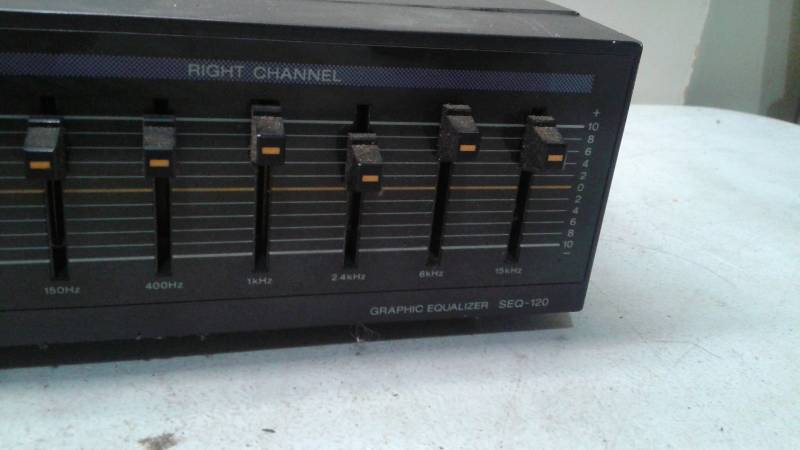lot 62 image: Sony EQ, Untested, Powered On, Shows Wear